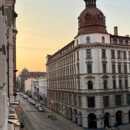 Brand New Modern Flat In Center *